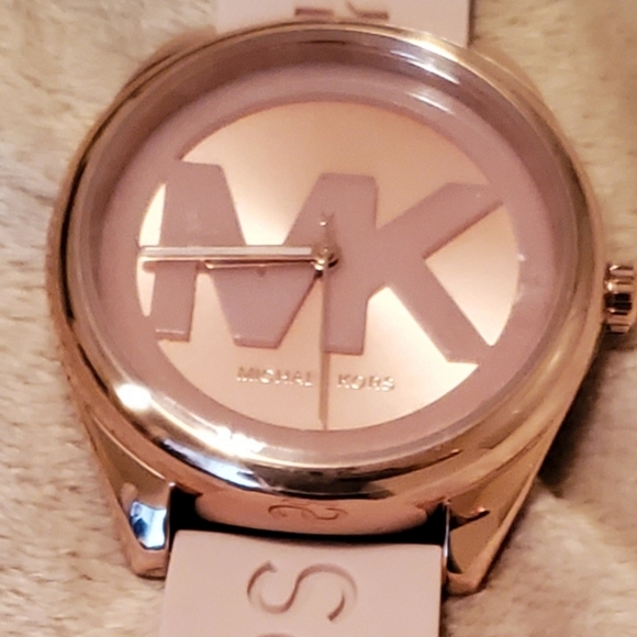 ♥️♥️Sold♥️♥️Michael Kors Janelle Rose Gold - Picture 3 of 7